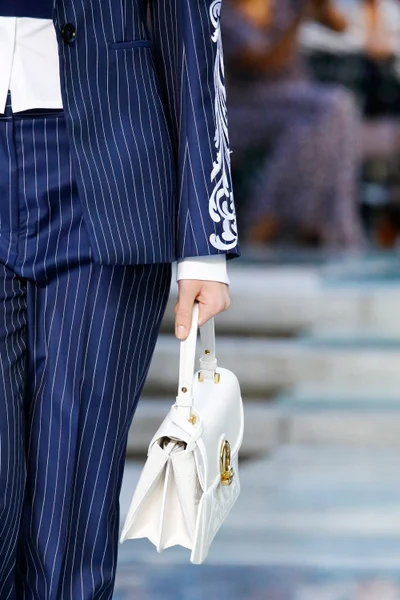 Look 20